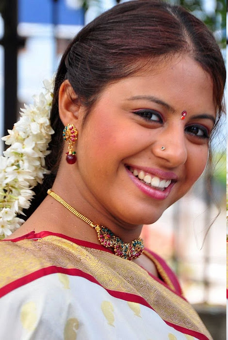 sunakshi masala in cool saree actress pics